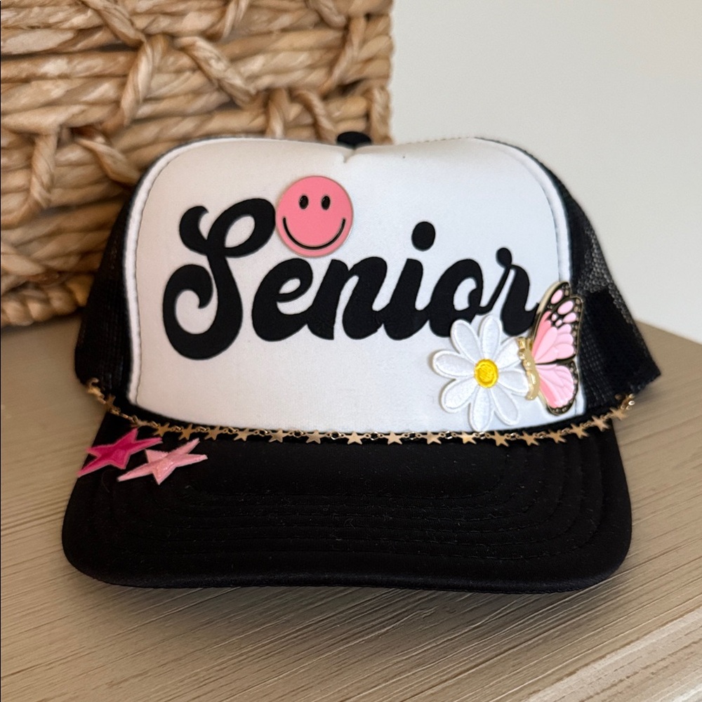 Senior Snapback hat with star chain & pins